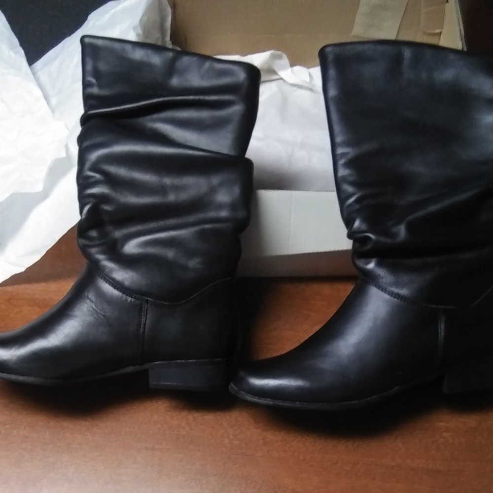 St. John's Bay Women's Size 8M Black Leather Boots